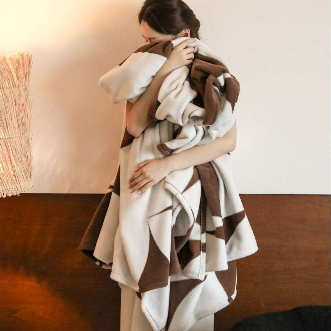 Übergroße Plüsch-Fleece-Wurfdecke mit geometrischem Karomuster