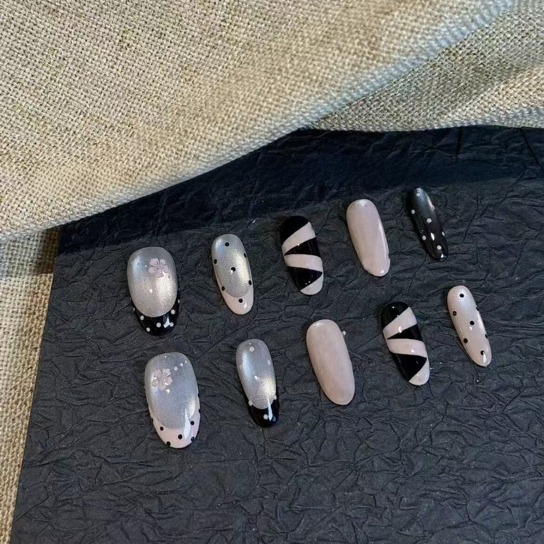 Künstlerisches Press-On Nagelset Karnz