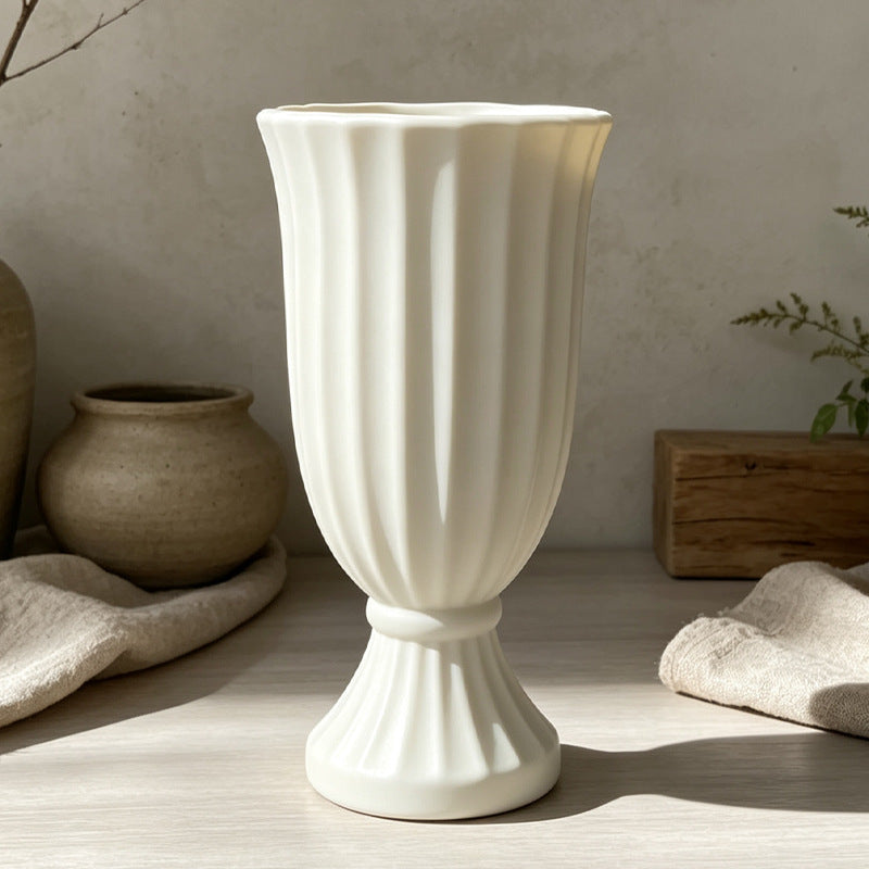 Majestätische gerippte dekorative Vase Karnz