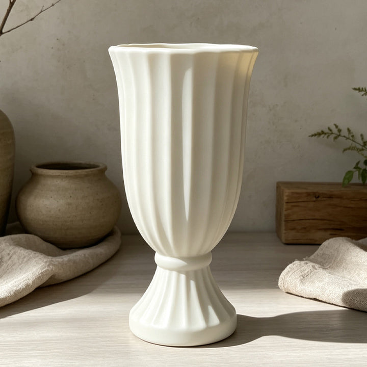 Majestätische gerippte dekorative Vase Karnz