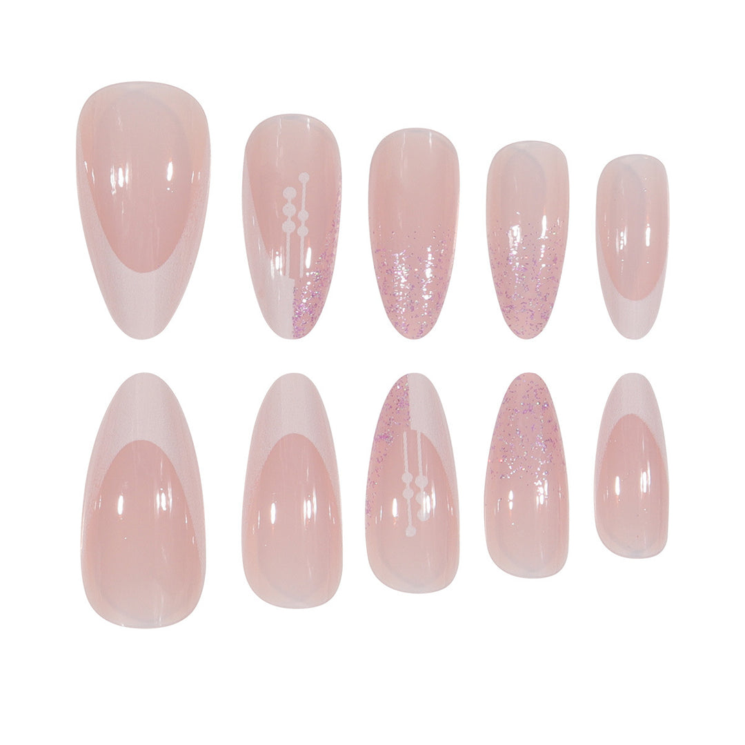 Elegante Stiletto Press-On Nägel mit künstlerischer French Tip Karnz