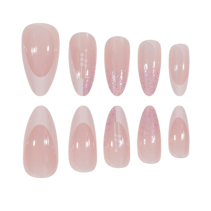 Elegante Stiletto Press-On Nägel mit künstlerischer French Tip Karnz