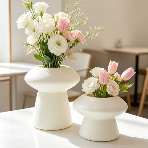 Zeitgenössische Skulpturierte Dekorative Vase Karnz