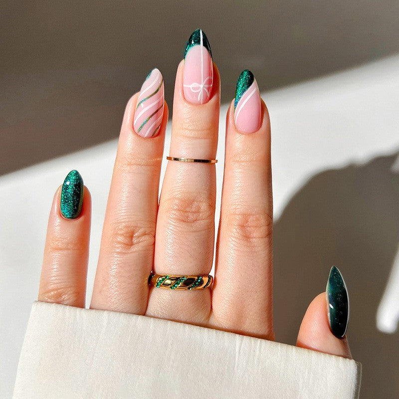 Dekorativer Press-On-Nagelset mit Glitzer und gestreiftem Design Karnz