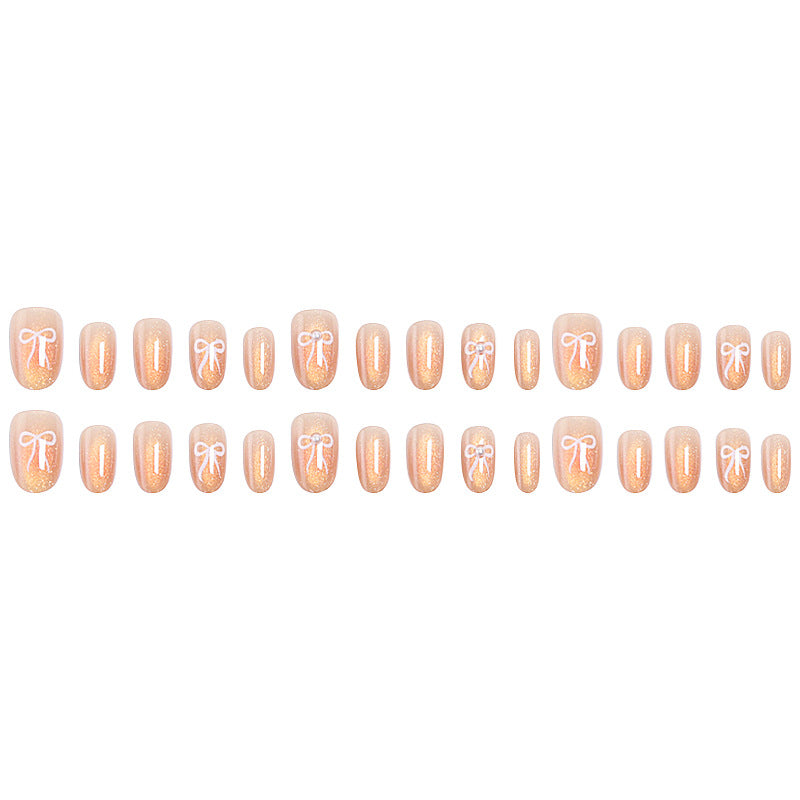 Glamouröse Kunstnagelspitzen mit Glitzerakzenten Karnz