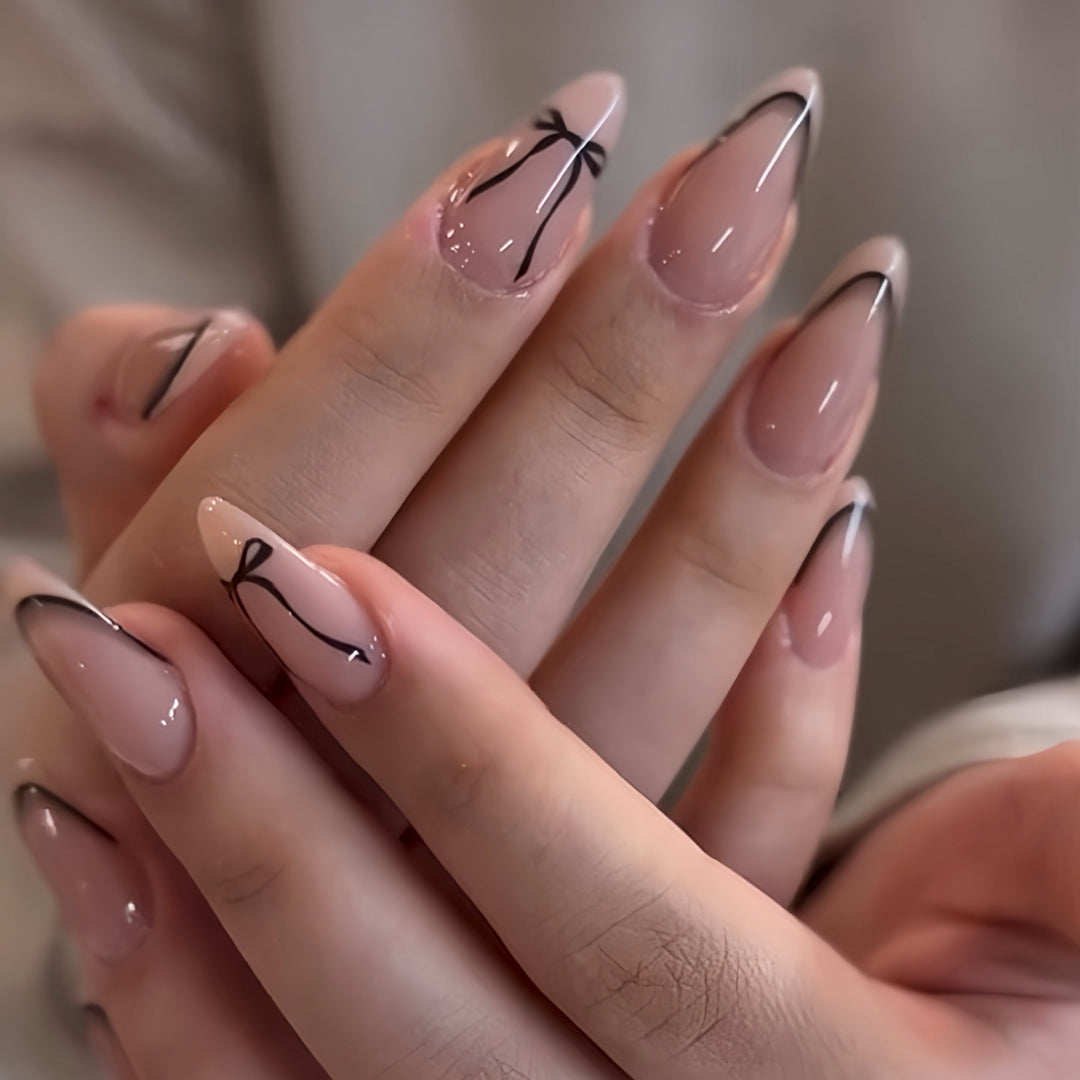 Dekoratives Press-On Nagelkunst Set Karnz
