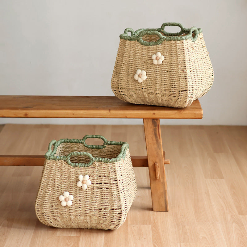 Handgefertigter Korb mit Blumenapplikation Karnz