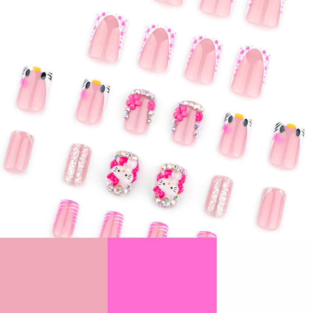 Kunstvolle Nagelkunst mit Tiermotiven und Glitzerakzenten Karnz