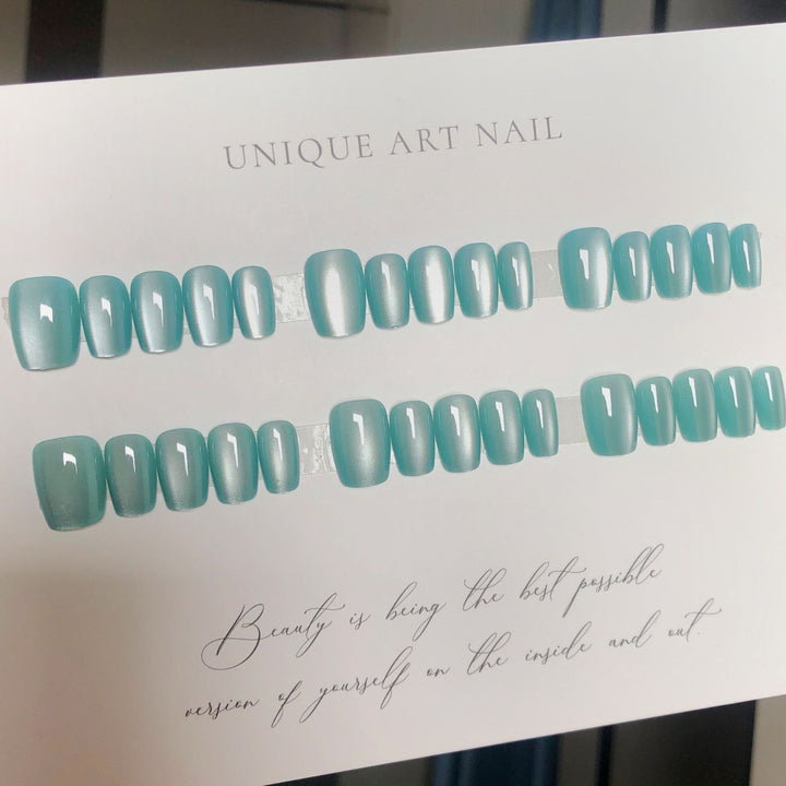 Stylisches Metallic Press-On Nagelset