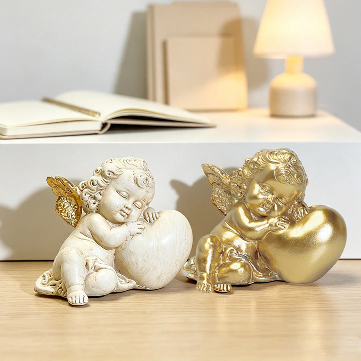 Charmante Engelfigur mit Herzmotiv Karnz