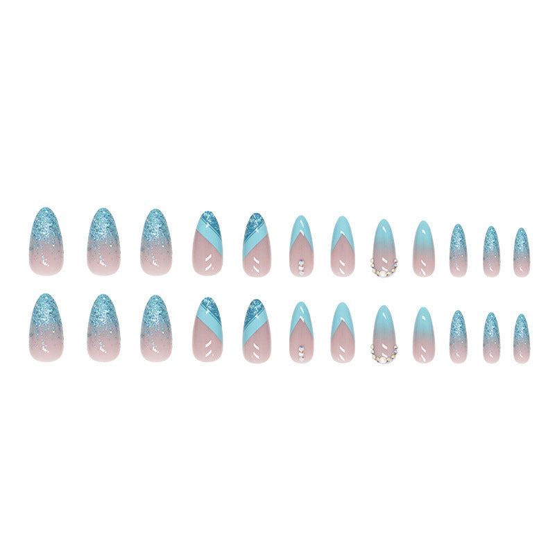 Stylische Glitzer Ombre Nagelspitzen Karnz
