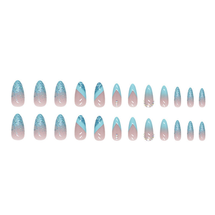 Stylische Glitzer Ombre Nagelspitzen Karnz