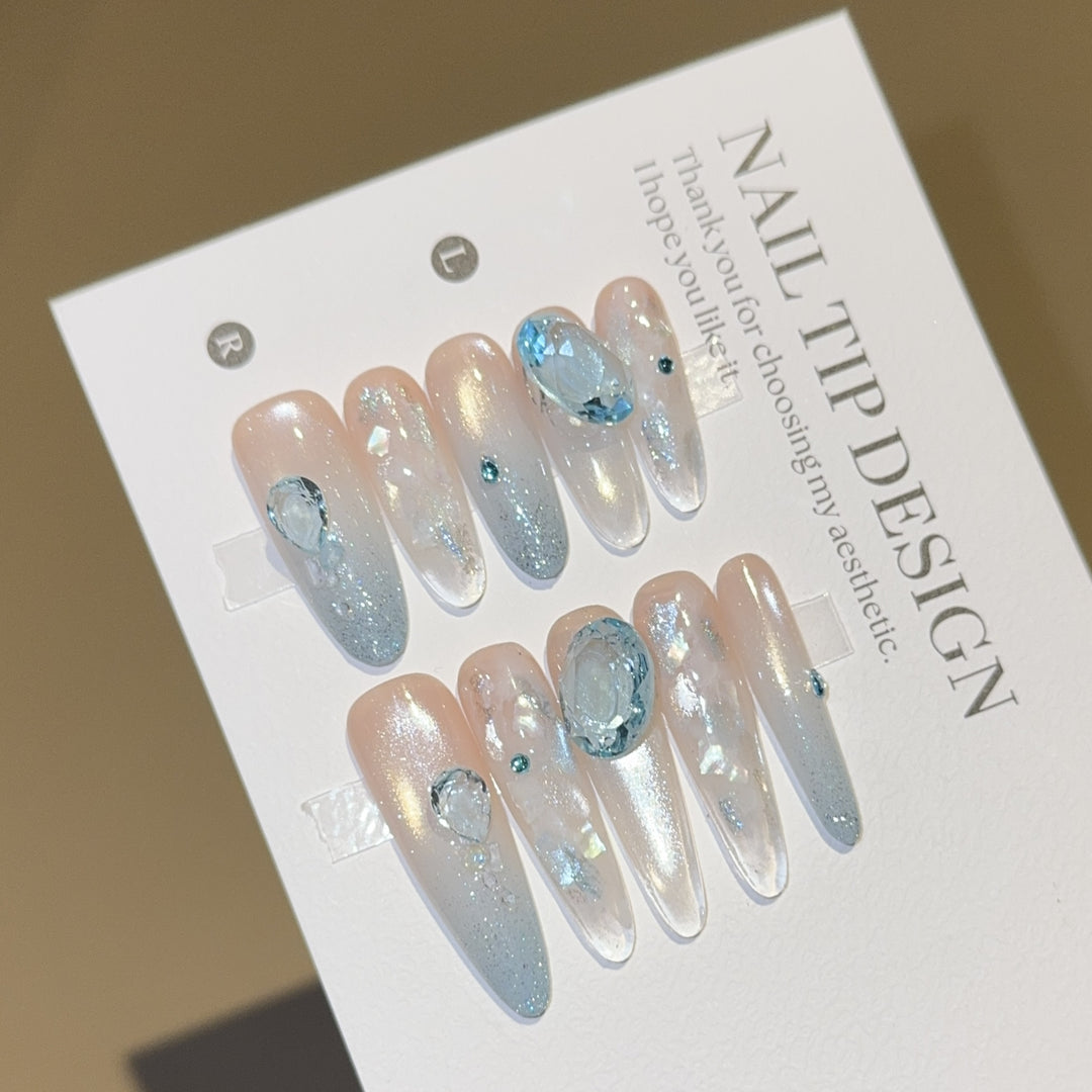 Kunstnägel mit Strass und Glitzereffekten Karnz