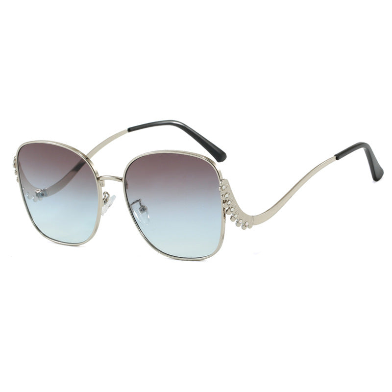 Damen auffällige Sonnenbrille mit funkelnden Applikationen Karnz