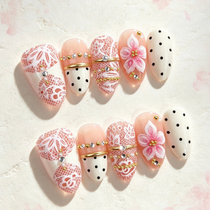 Dekoratives Floral- und mit Edelsteinen verziertes Press-On-Nagelset