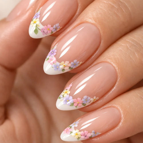 Stylische Stiletto-Nägel mit floralem Design Karnz