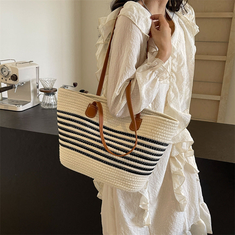 Stylische gestreifte Strandtasche Karnz