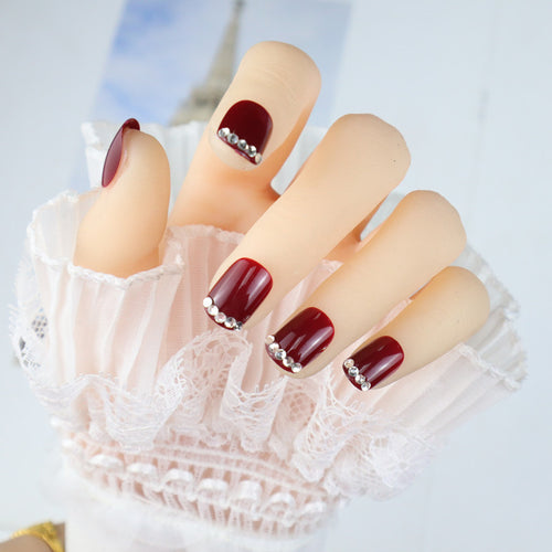 Elegante mit Strass verzierte Press-On Nägel
