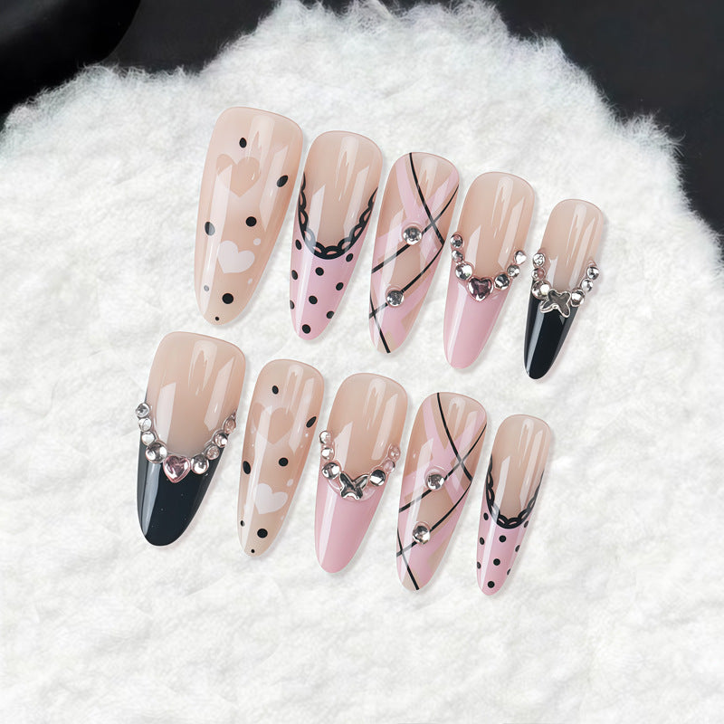 Künstlerisches Press-on-Nagelset mit eleganten Mustern und Edelsteinen Karnz