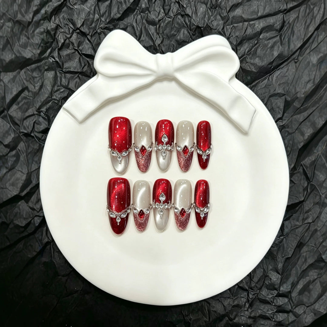 Glamouröses Press-On Nagelkunstset mit Strassakzenten  1791773888