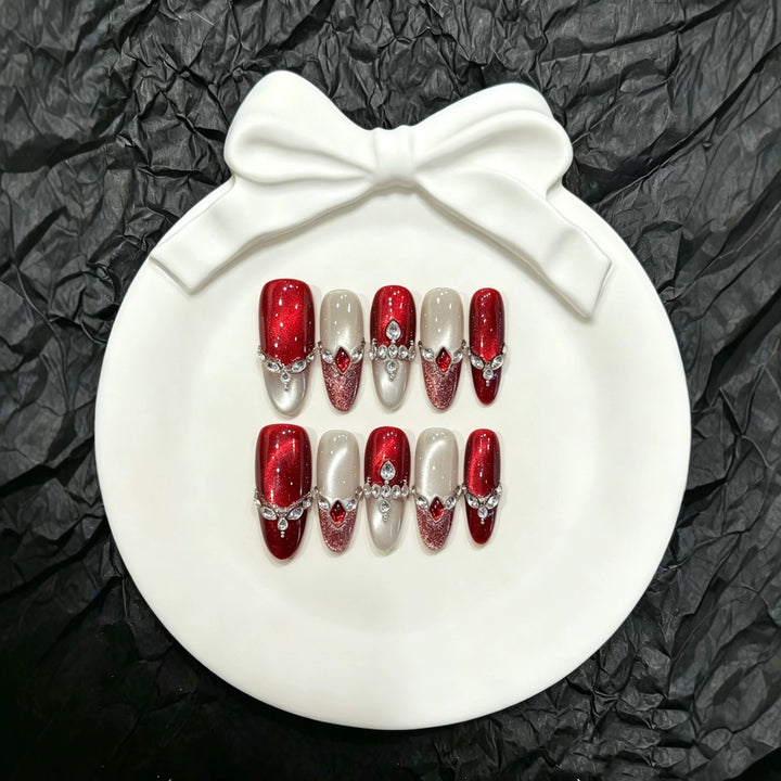 Glamouröses Press-On Nagelkunstset mit Strassakzenten  1791773888