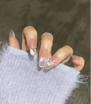 Glamouröses Press-On Nagelkunst-Set mit stylishen Edelstein-Akzenten Karnz