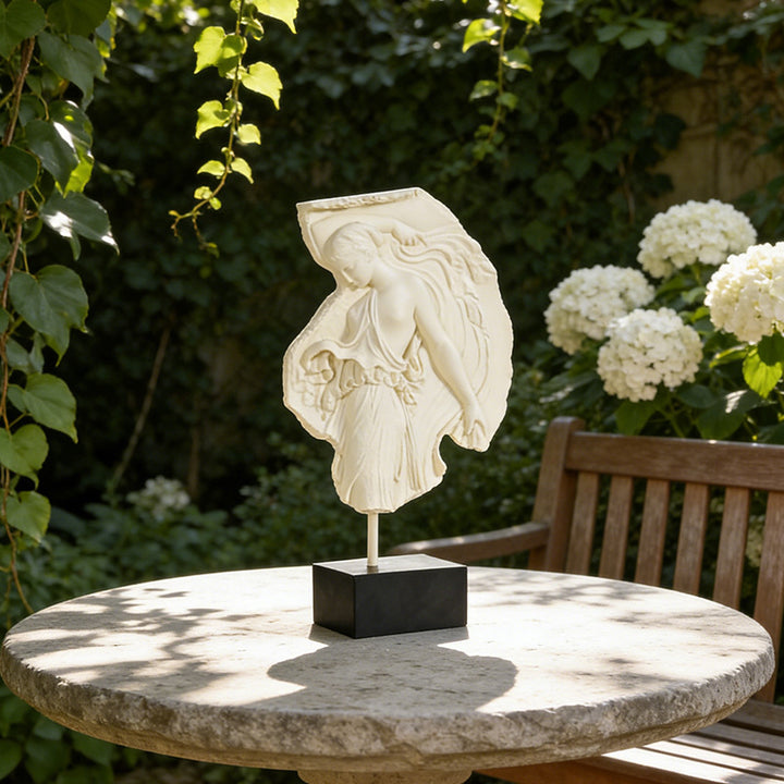 Elegante Reliefskulptur
