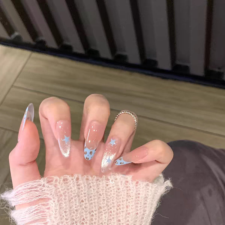Künstlerisches Press-On-Nagelset mit floralen und geometrischen Designs Karnz