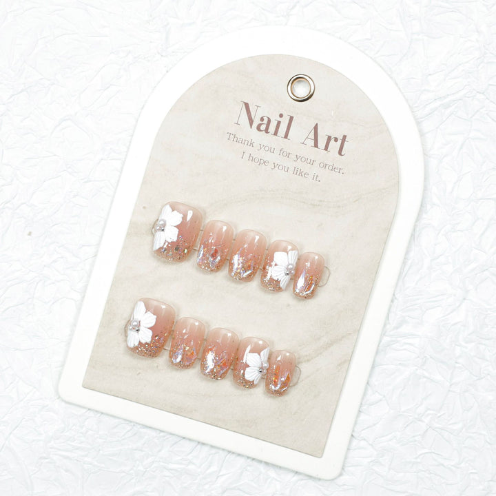 Künstlerisch florales, verziertes Press-On Nageldesign Karnz