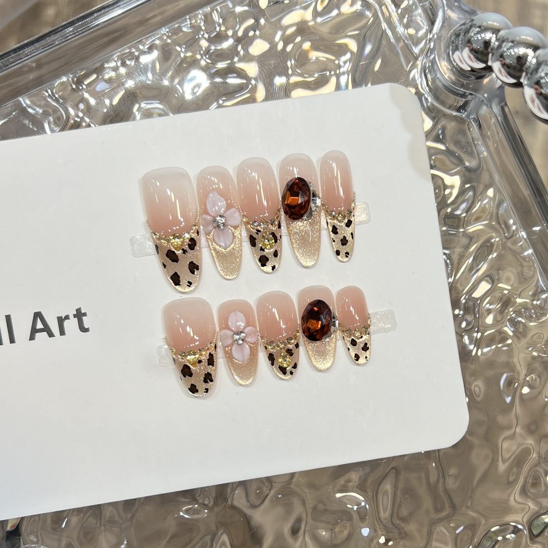 Glamouröse Sternenförmige Press-On Nagelkunst