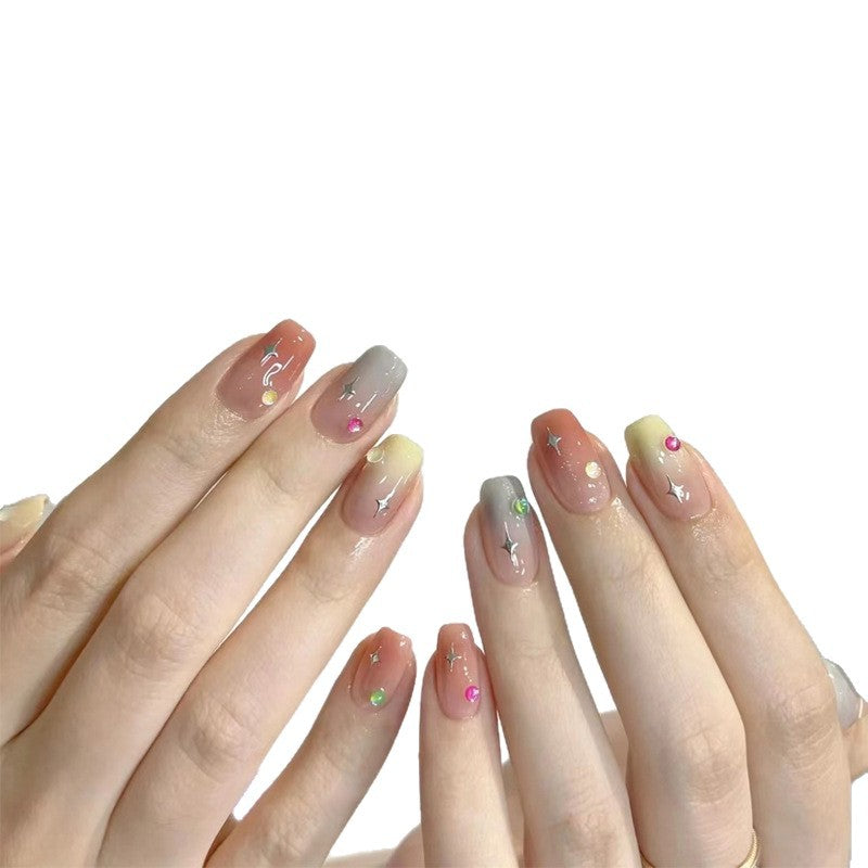 Künstliche Fingernägel mit Glitzer- und Herzdesign Karnz
