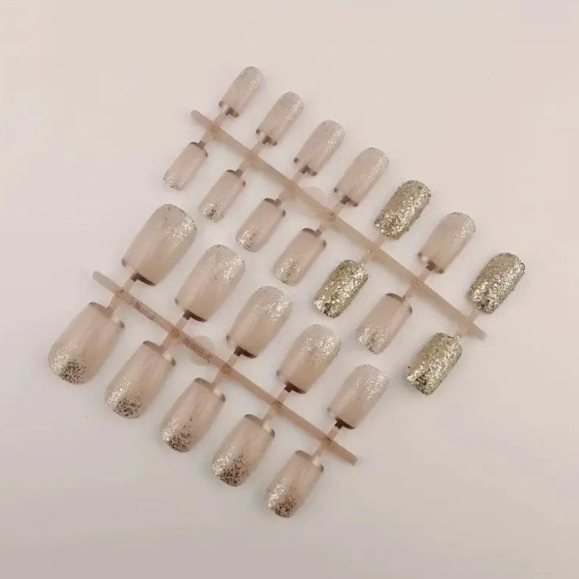 Künstlerische Acryl-Nagelverlängerungen Karnz