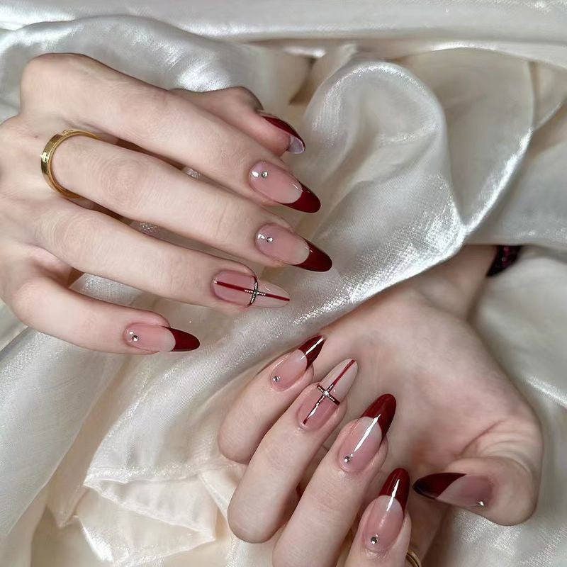 Glänzendes dekoratives Press-On-Nagelset Karnz