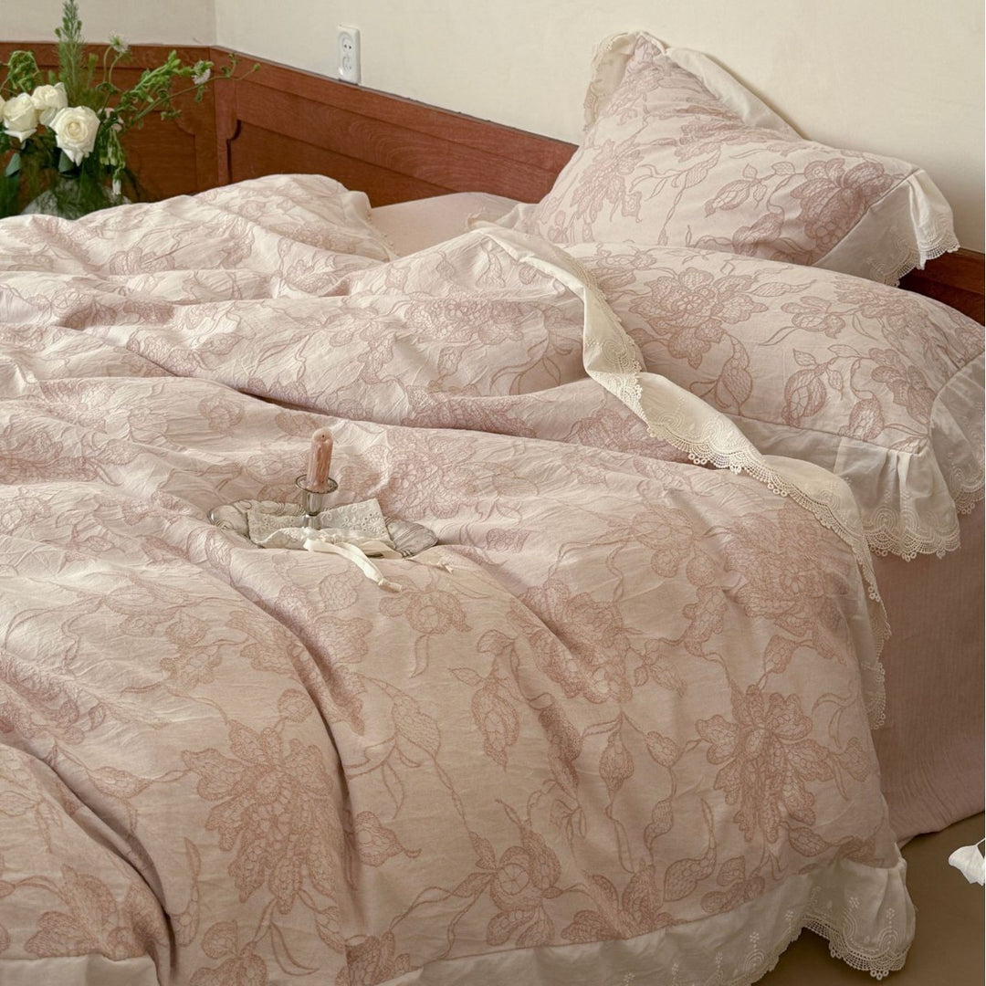 Luxuriöse Jacquard-Bettwäsche mit Spitzenbesatz und Volant