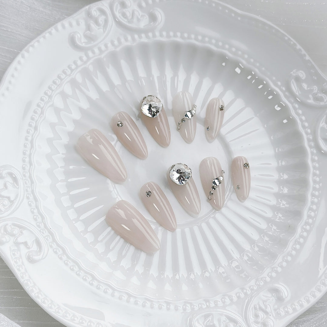 Glamouröses Press-On Nagelkunst Set mit Kristallakzenten
