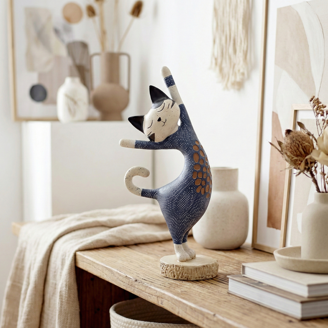 Künstlerische Katzenfigur in lebhaftem Design Karnz