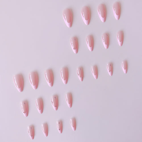 Kunstnagelset mit eleganten Glitzer-Akzenten Karnz