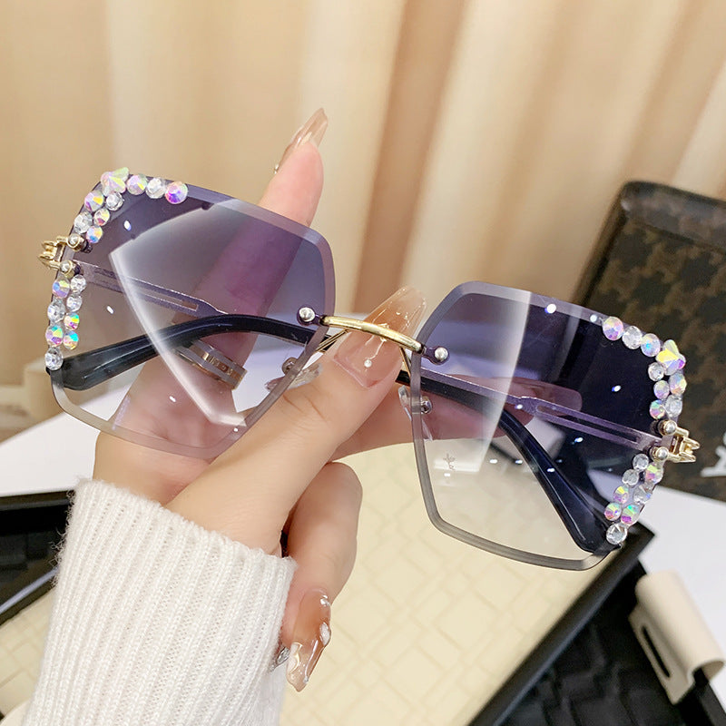 Damen Sonnenbrille mit extravagantem Strassrahmen Karnz