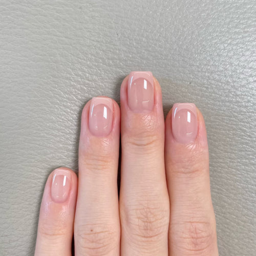 Elegante Maniküre mit Hochglanz-Finish Karnz