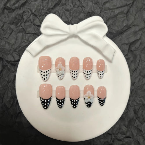 Polka Dot Themen Press-On Nail Kollektion