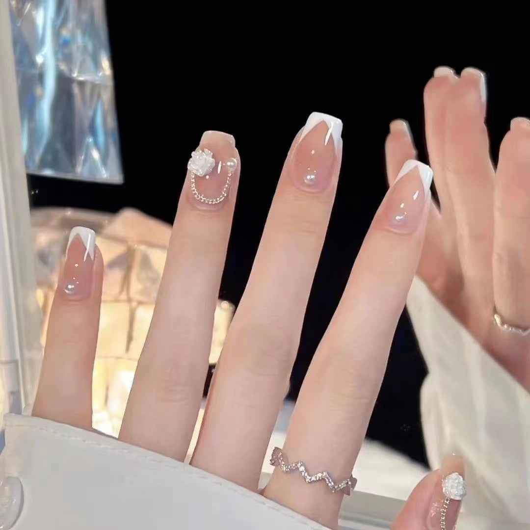 Elegantes dekoratives Press-On-Nageldesign