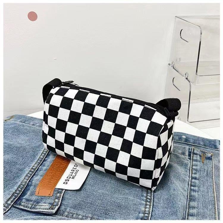Stylische Schachbrett-Crossbody