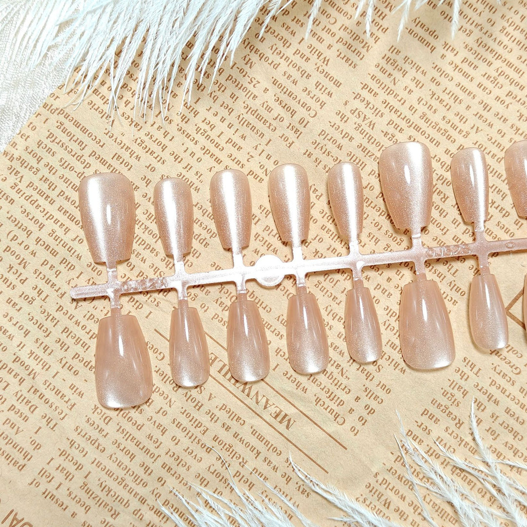 Hochwertige Kunstnägel Im Zeitlosen Nude-Look Karnz