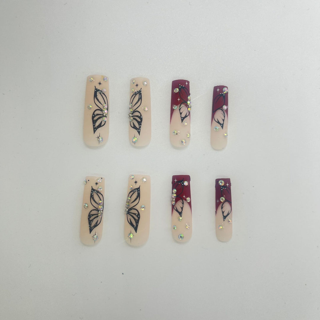 Künstlerische Lange Nagelverlängerungen mit Schmetterlingsdesign Karnz