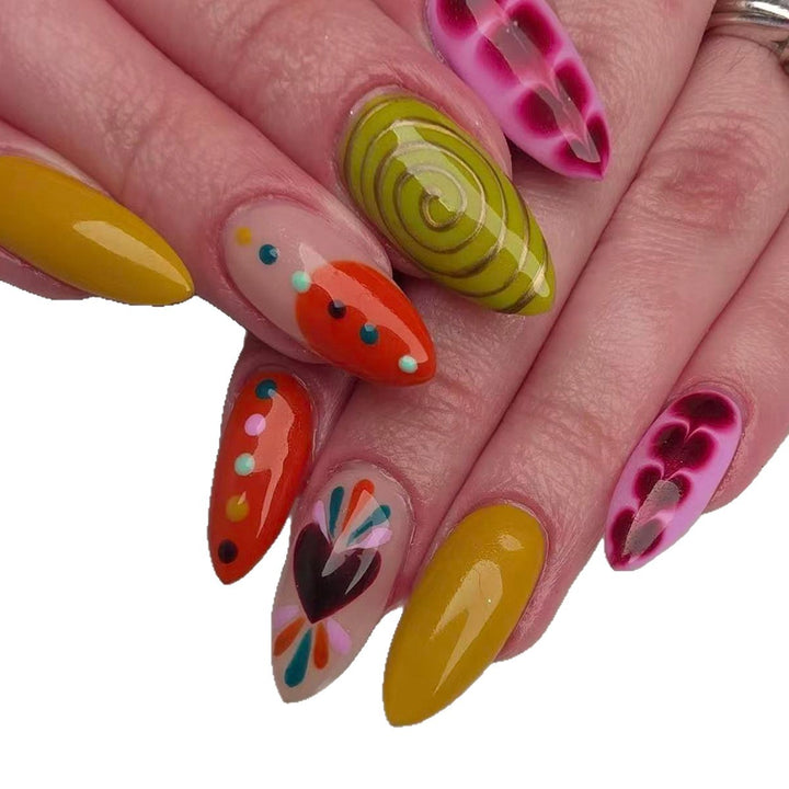 Kunstfingernägel mit Lebendigem Design Karnz