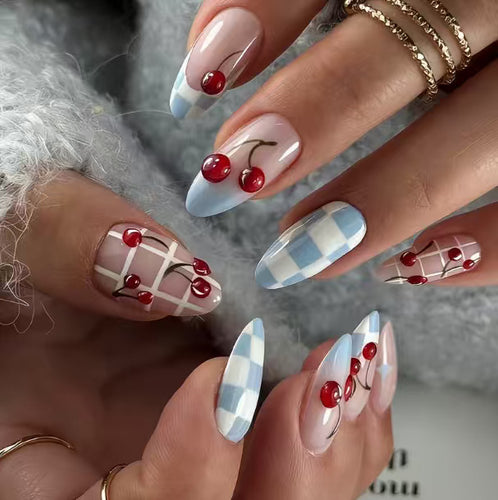 Künstlerische Kirsch-Nagelkunst Karnz