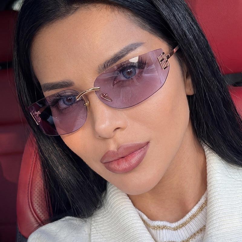 Damen futuristische Designer-Sonnenbrille mit ausgefallenem Rahmen und UV-Schutz Karnz