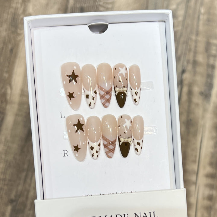 Künstlerisches Press-On-Nagelset Karnz