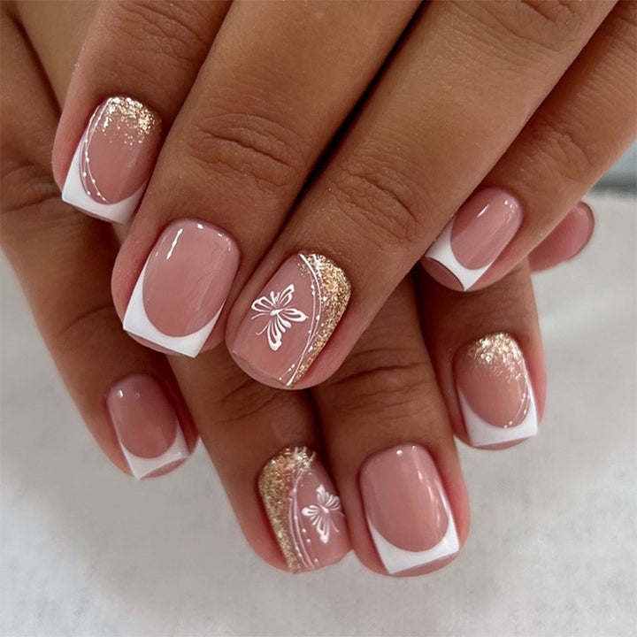 Kunstnagelset mit elegantem Hochglanz-Finish und natürlichem Look Karnz