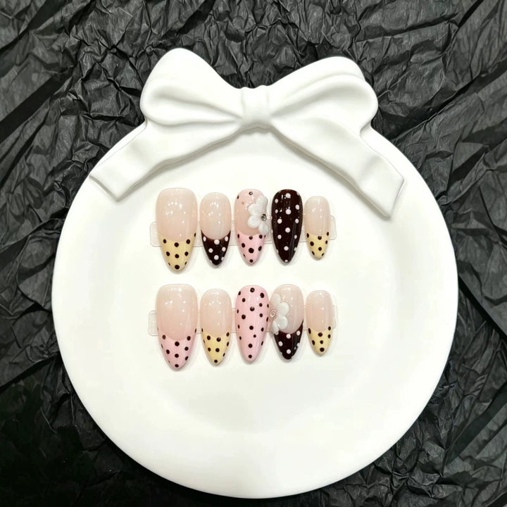 Verspieltes Tupfen Press-On Nagelset